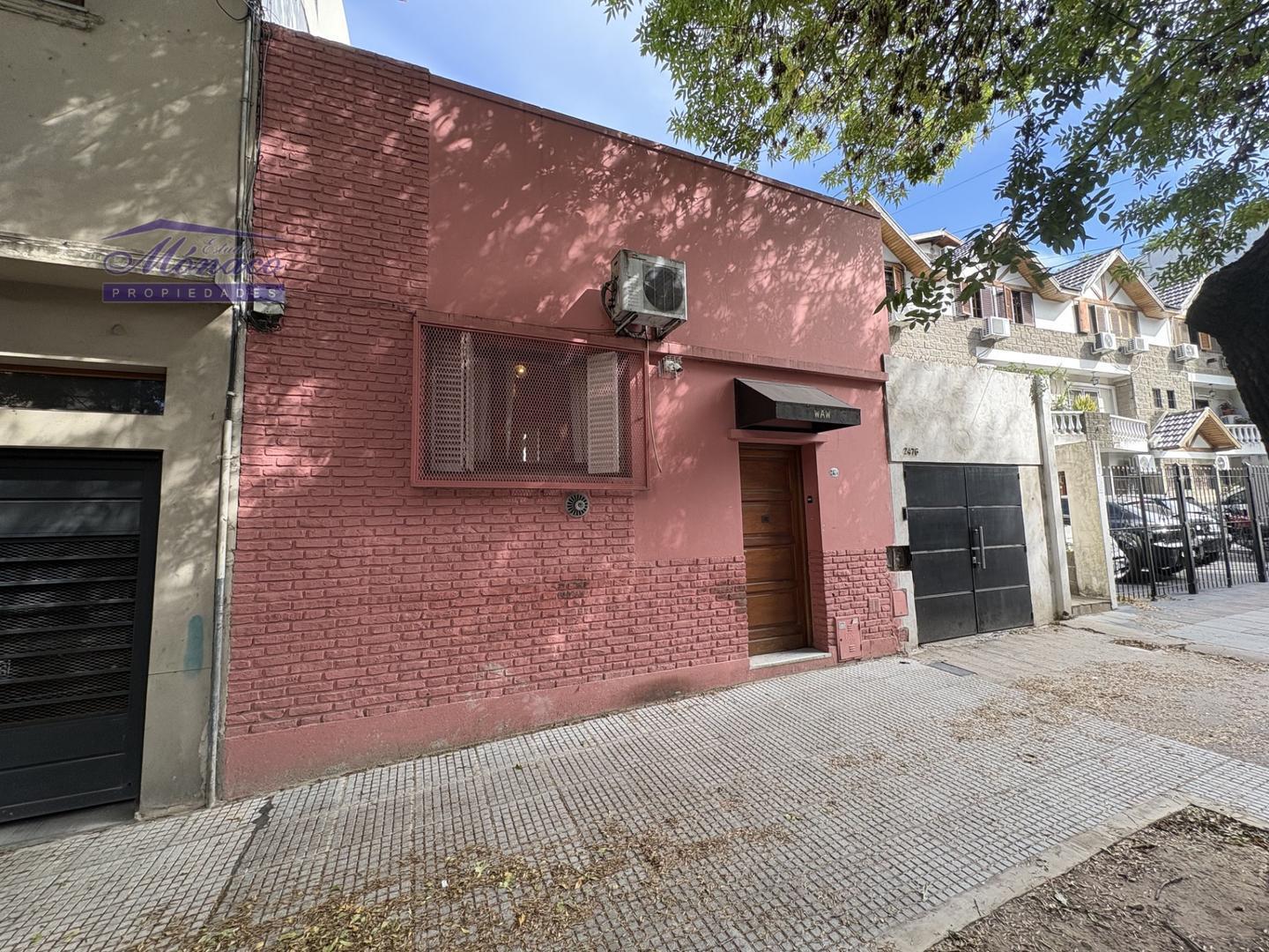 USO COMERCIAL.- Casa 4 amb c/patio cubierto y terraza!!