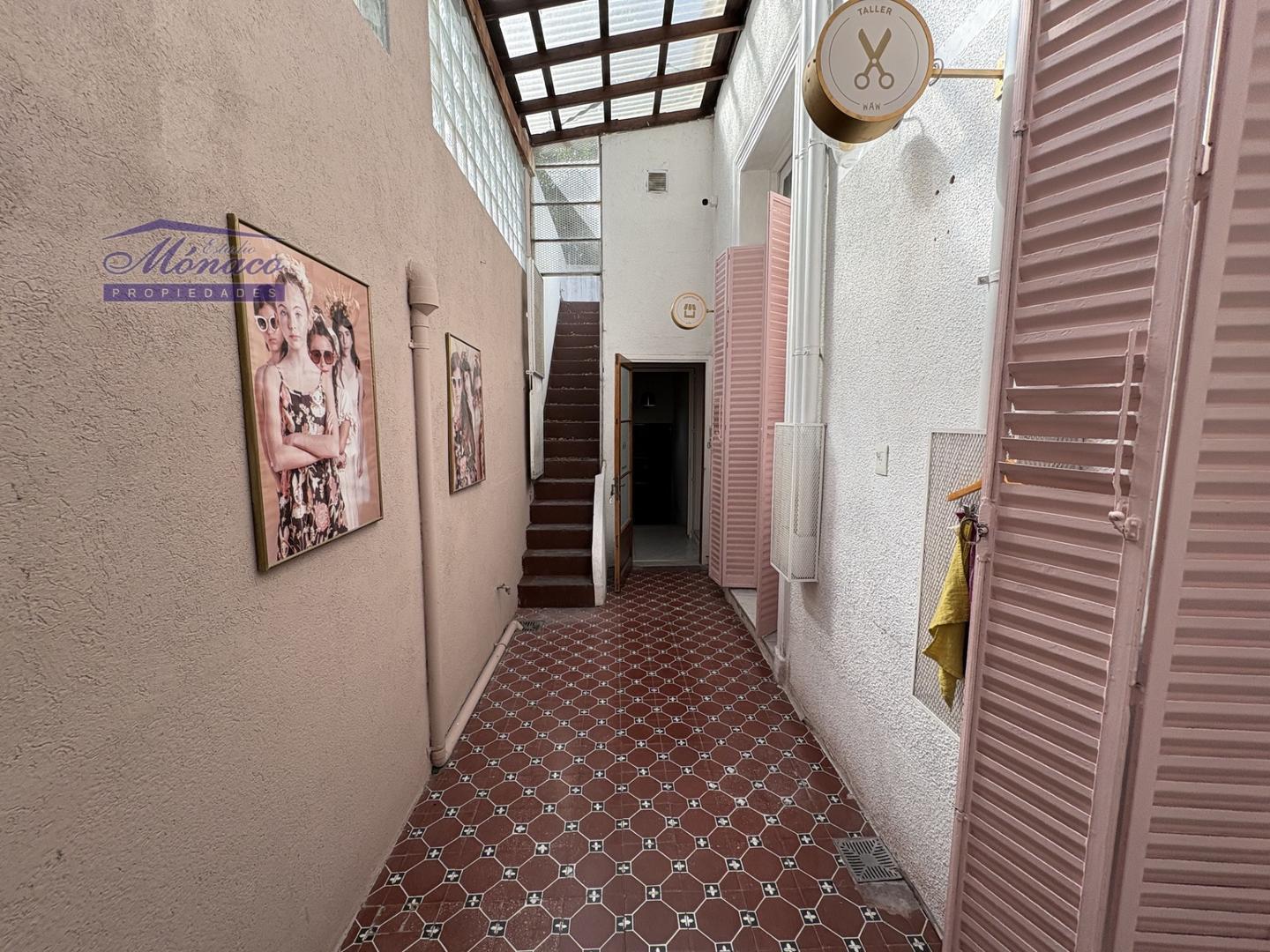 Foto de USO COMERCIAL.- Casa 4 amb c/patio cubierto y terraza!!, imagen 3