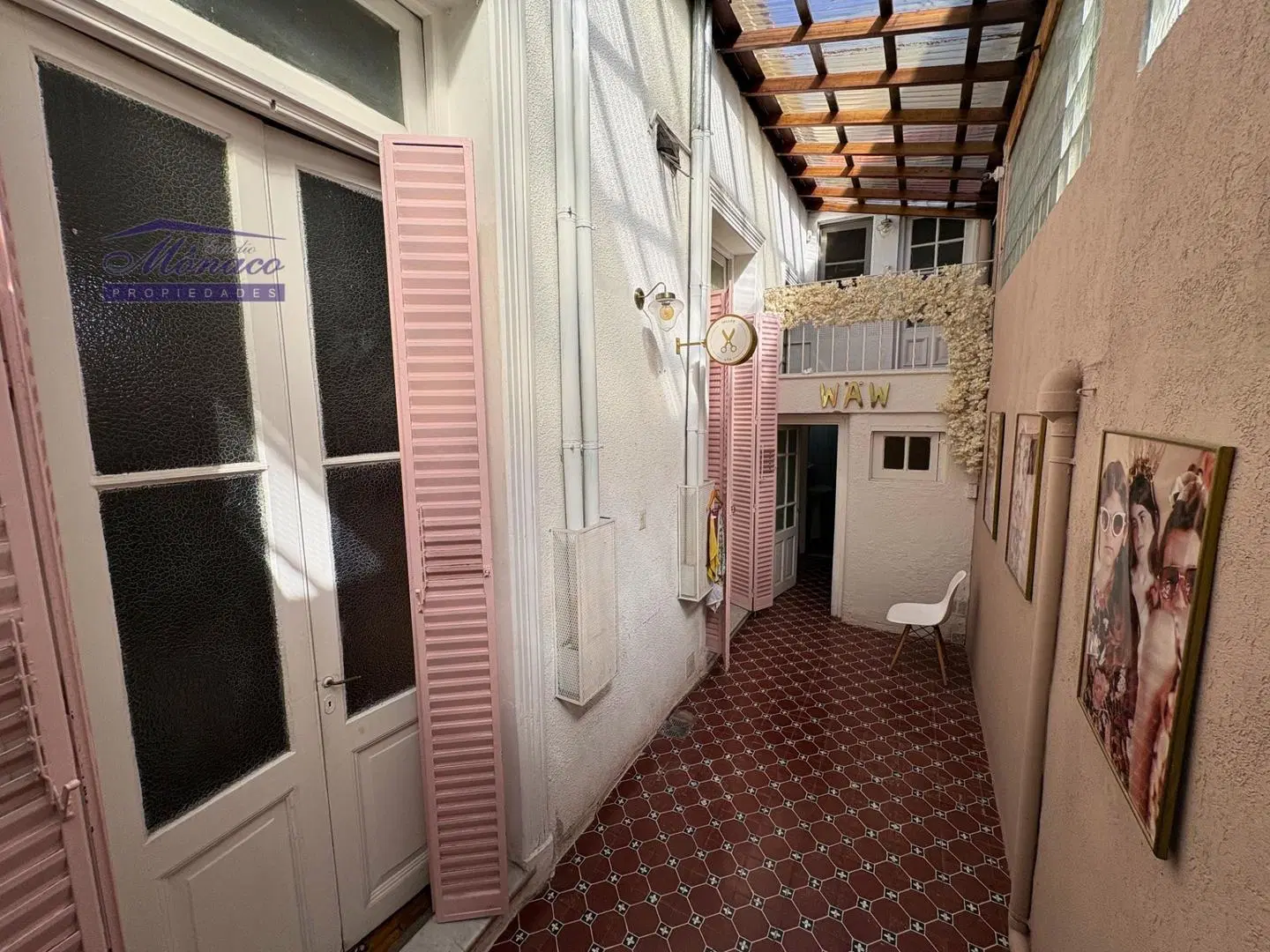 USO COMERCIAL.- Casa 4 amb c/patio cubierto y terraza!! 4