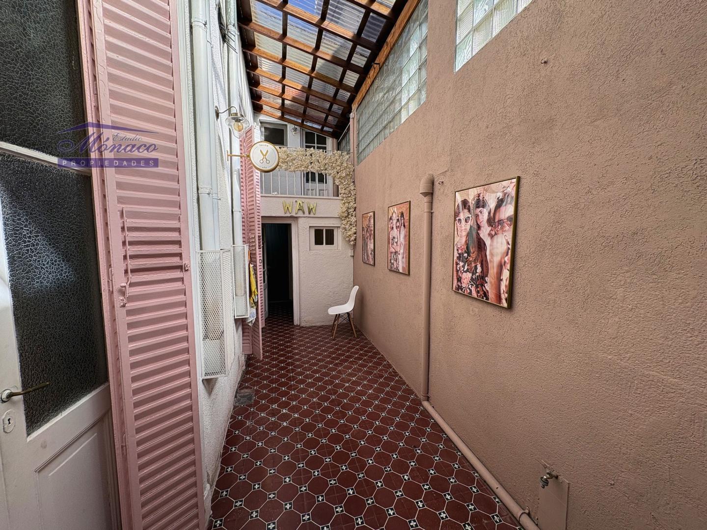Foto de USO COMERCIAL.- Casa 4 amb c/patio cubierto y terraza!!, imagen 2