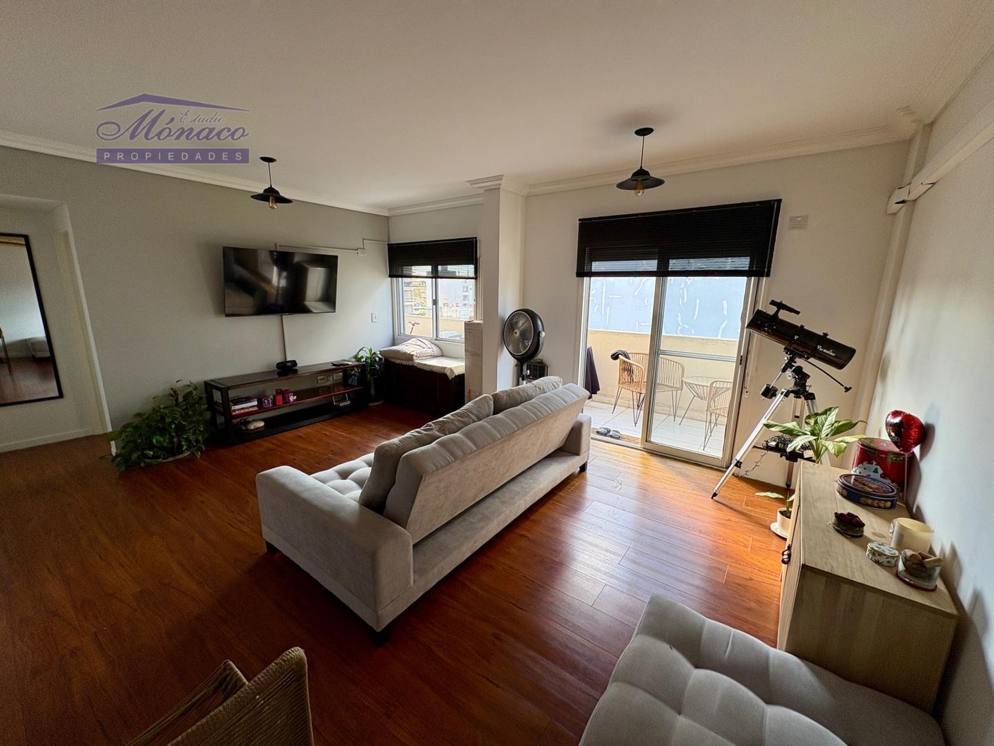 Foto de Amplio 2 amb 62 m2 aprox.cfte con balcon corrido. Impecable!, imagen 2