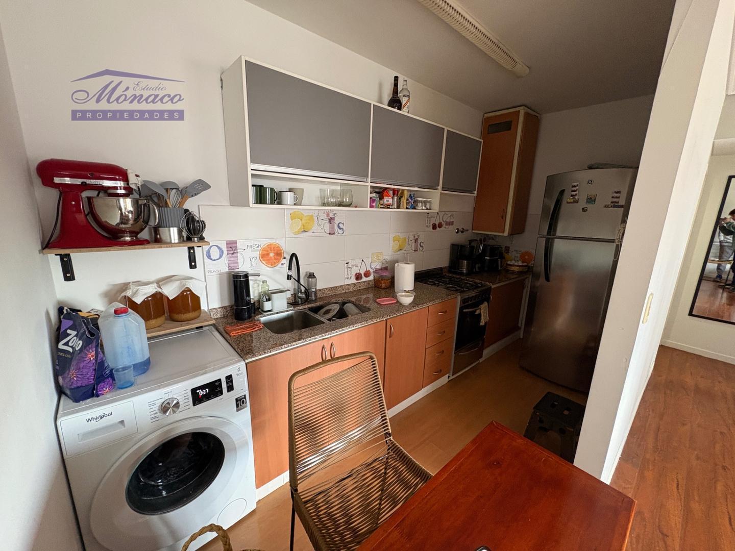 Foto de Amplio 2 amb 62 m2 aprox.cfte con balcon corrido. Impecable!, imagen 4