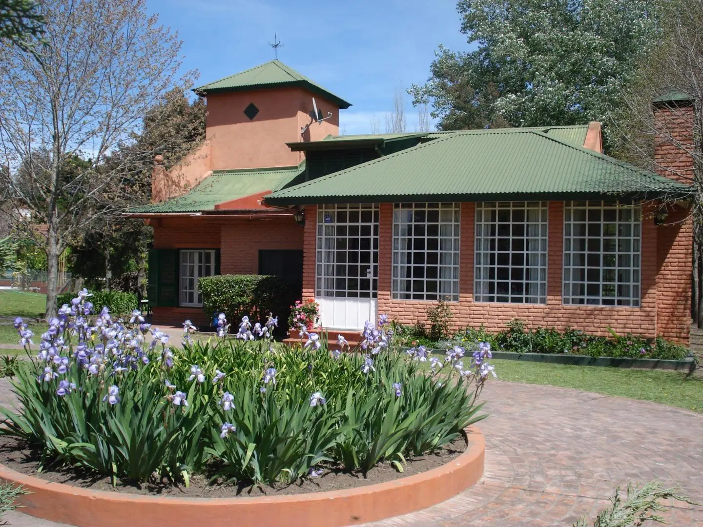 SIN COMISION! Oportunidad! Casa B° Cerrado lote de 3005m2 2