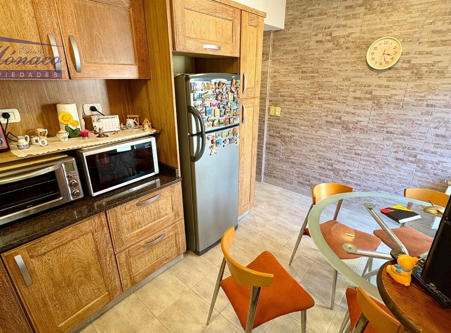 Foto de Hermoso Duplex 3 amb + Dependencia Quincho Patio y cochera, imagen 5