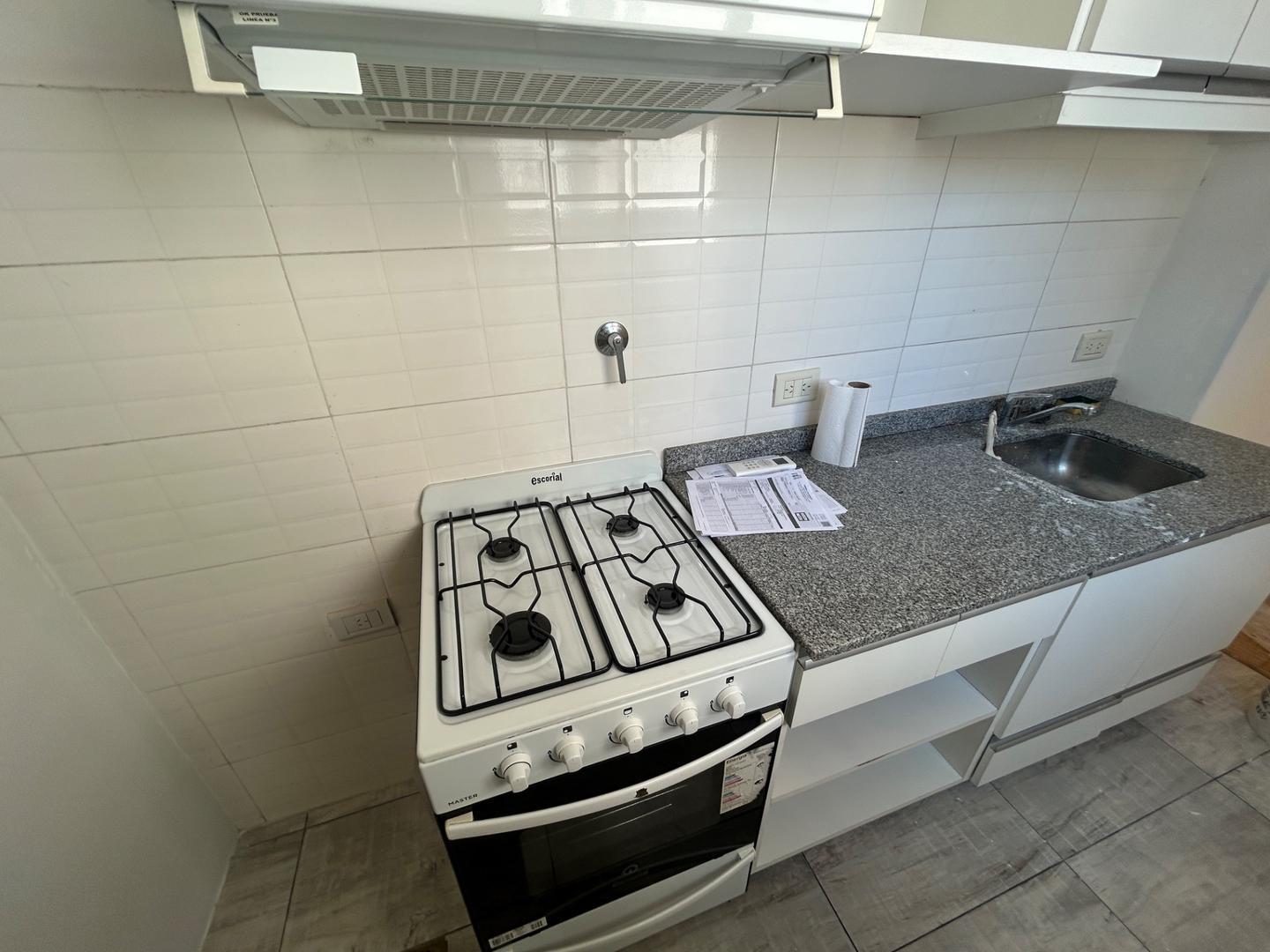 Foto de 1 amb Lateral Baño y Cocina reciclados!, imagen 1