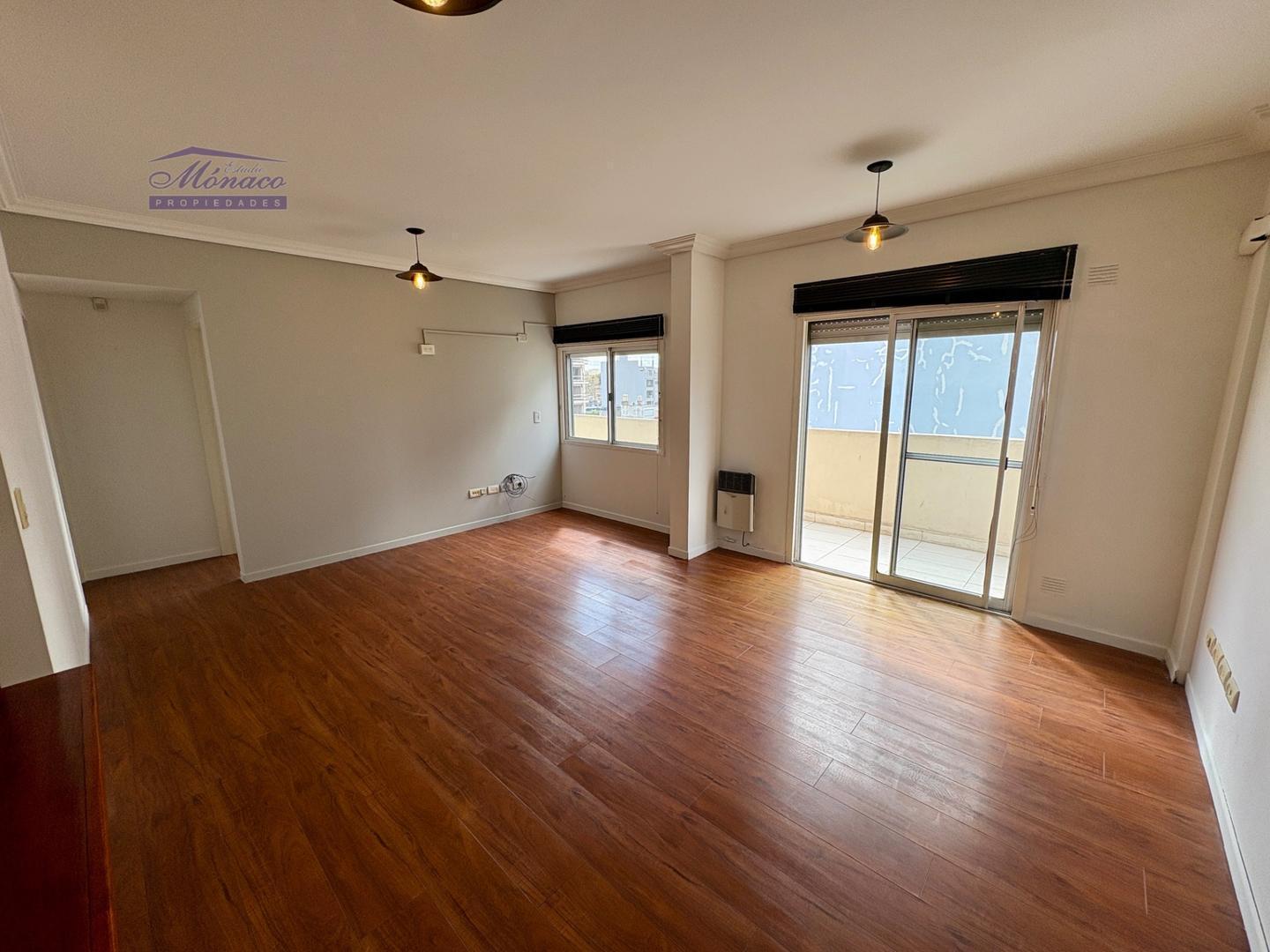 Foto de Amplio 2 amb 62 m2 aprox.cfte con balcon corrido. Impecable!, imagen 1