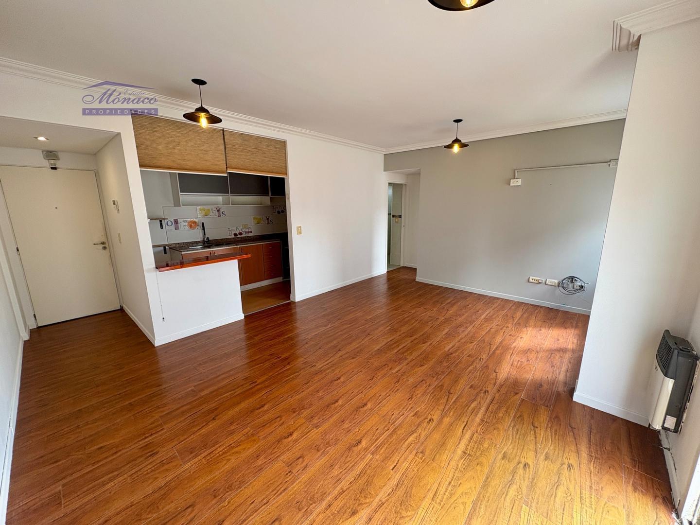 Foto de Amplio 2 amb 62 m2 aprox.cfte con balcon corrido. Impecable!, imagen 4