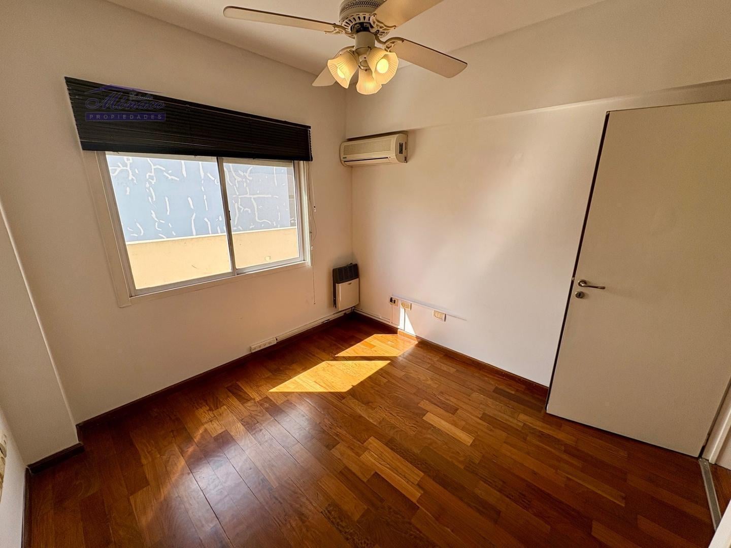 Foto de Amplio 2 amb 62 m2 aprox.cfte con balcon corrido. Impecable!, imagen 5