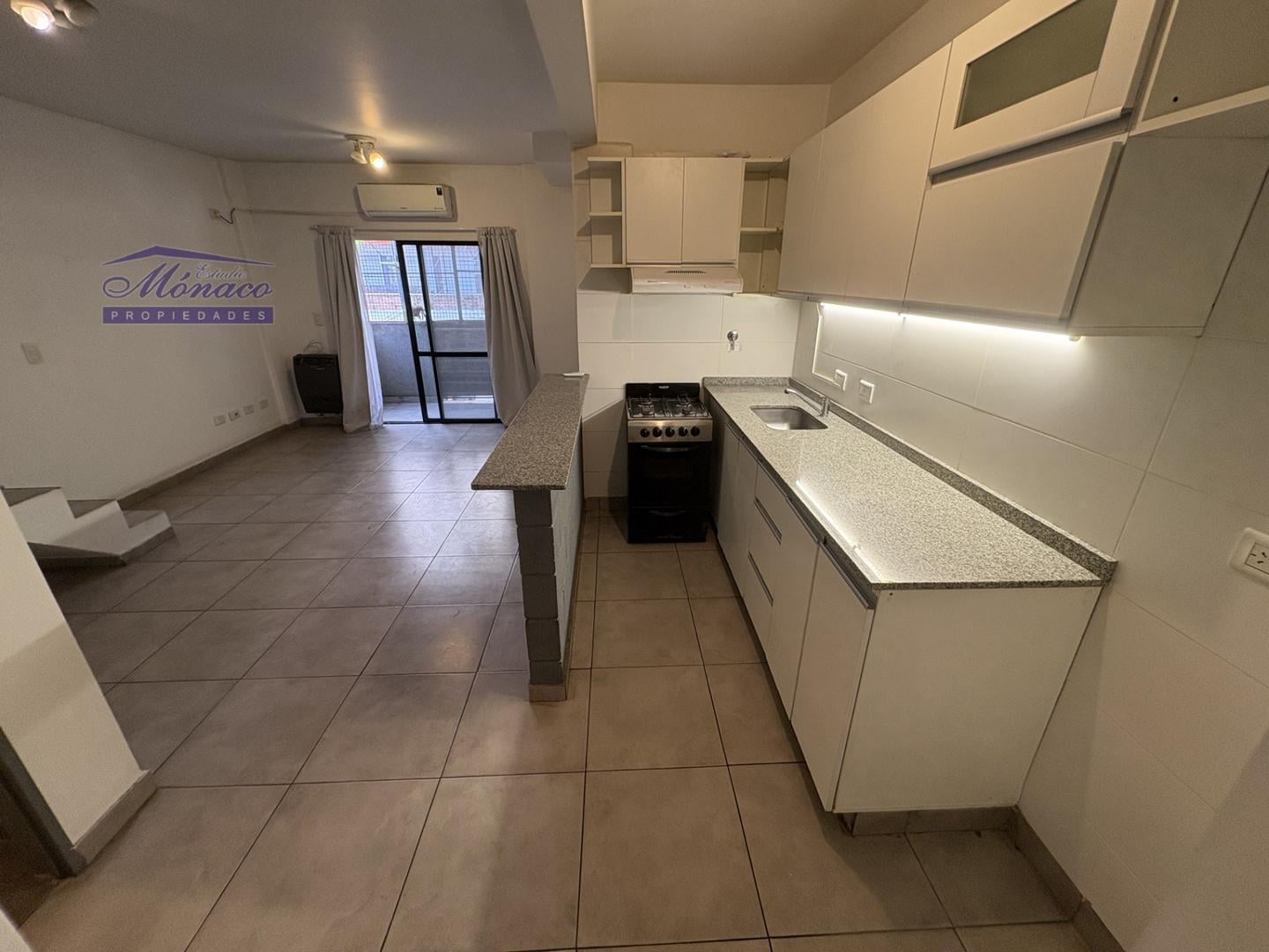 Foto de HERMOSO PH 2 AMB. EN DUPLEX AL FRENTE CON 2 BALCONES, imagen 3