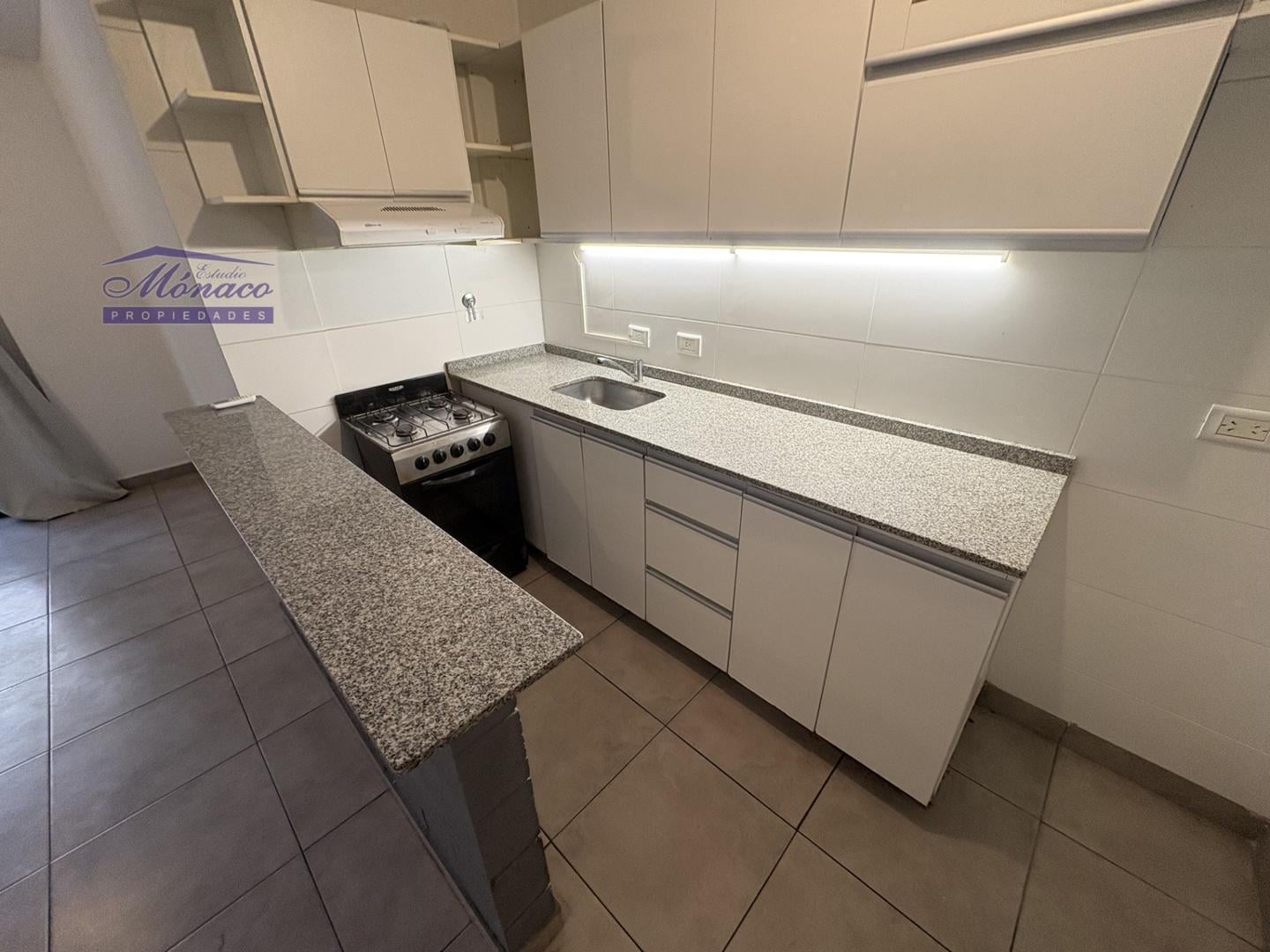 Foto de HERMOSO PH 2 AMB. EN DUPLEX AL FRENTE CON 2 BALCONES, imagen 2