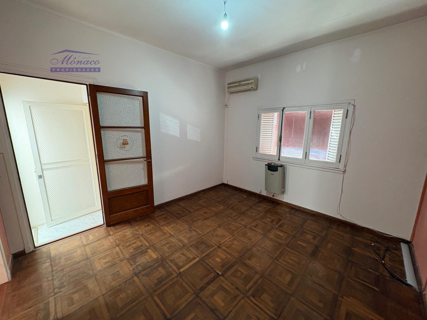 Foto de USO COMERCIAL.- Casa 4 amb c/patio cubierto y terraza!!, imagen 3