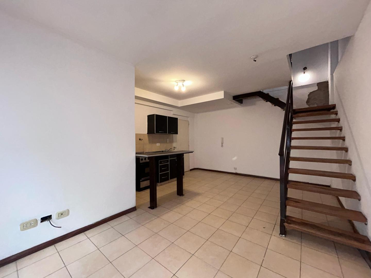 Foto de PH 2 amb en triplex con Terraza propia, imagen 5
