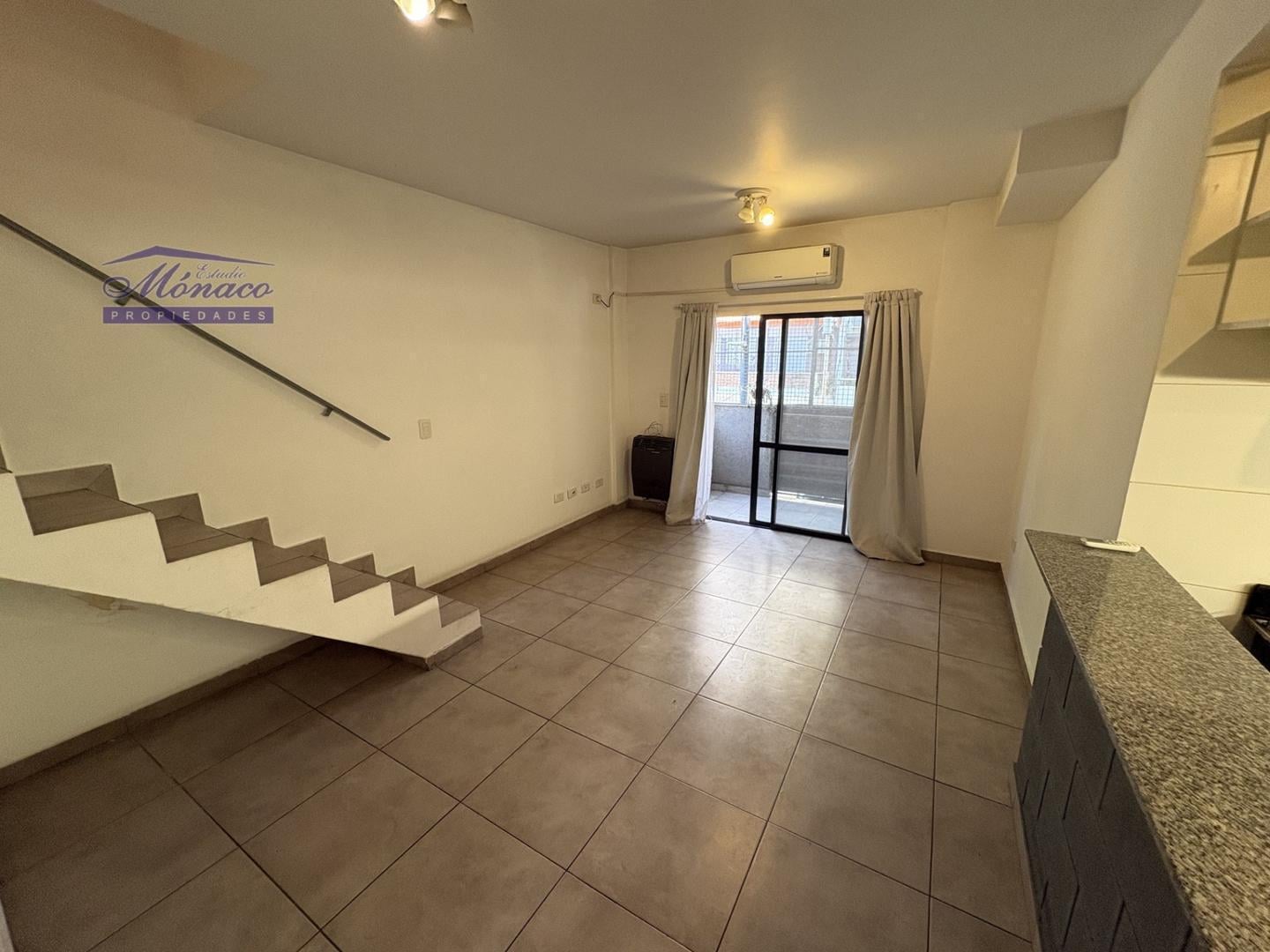 Foto de HERMOSO PH 2 AMB. EN DUPLEX AL FRENTE CON 2 BALCONES, imagen 2