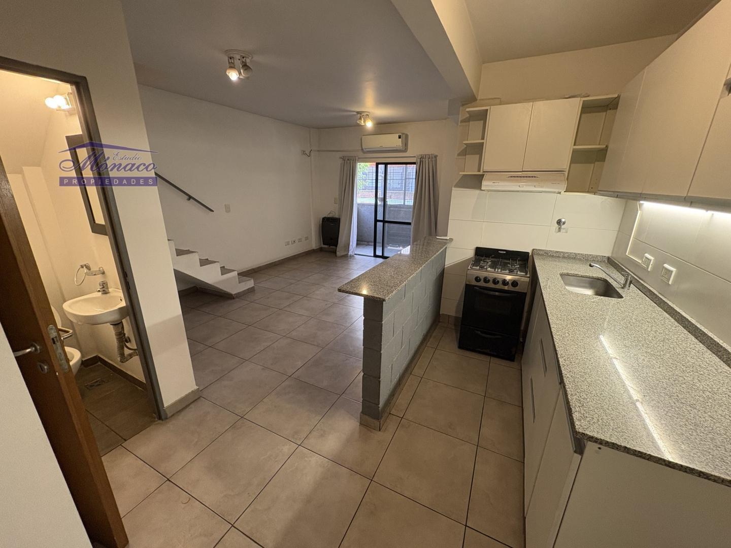 Foto de HERMOSO PH 2 AMB. EN DUPLEX AL FRENTE CON 2 BALCONES, imagen 2