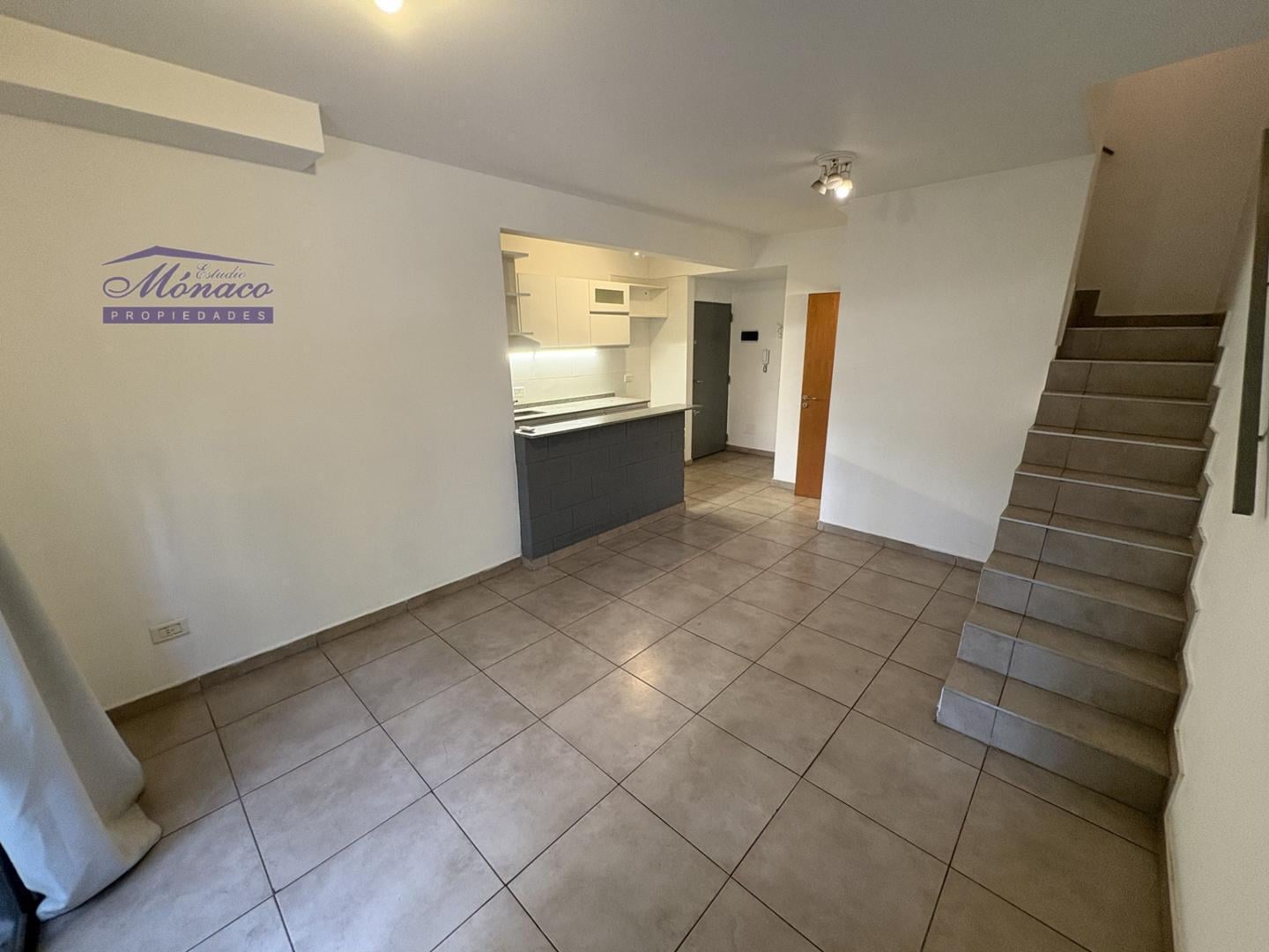Foto de HERMOSO PH 2 AMB. EN DUPLEX AL FRENTE CON 2 BALCONES, imagen 4