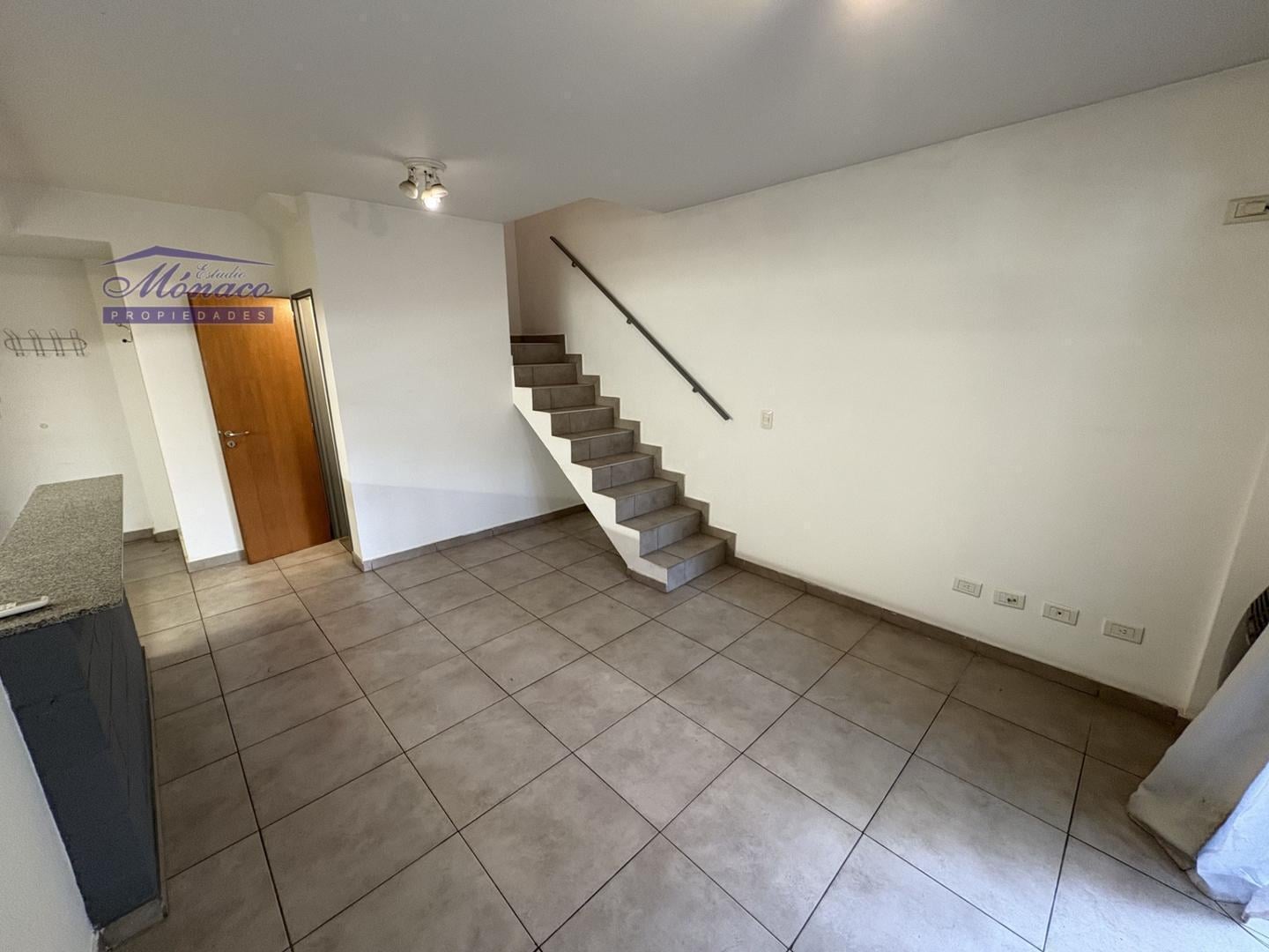 Foto de HERMOSO PH 2 AMB. EN DUPLEX AL FRENTE CON 2 BALCONES, imagen 3