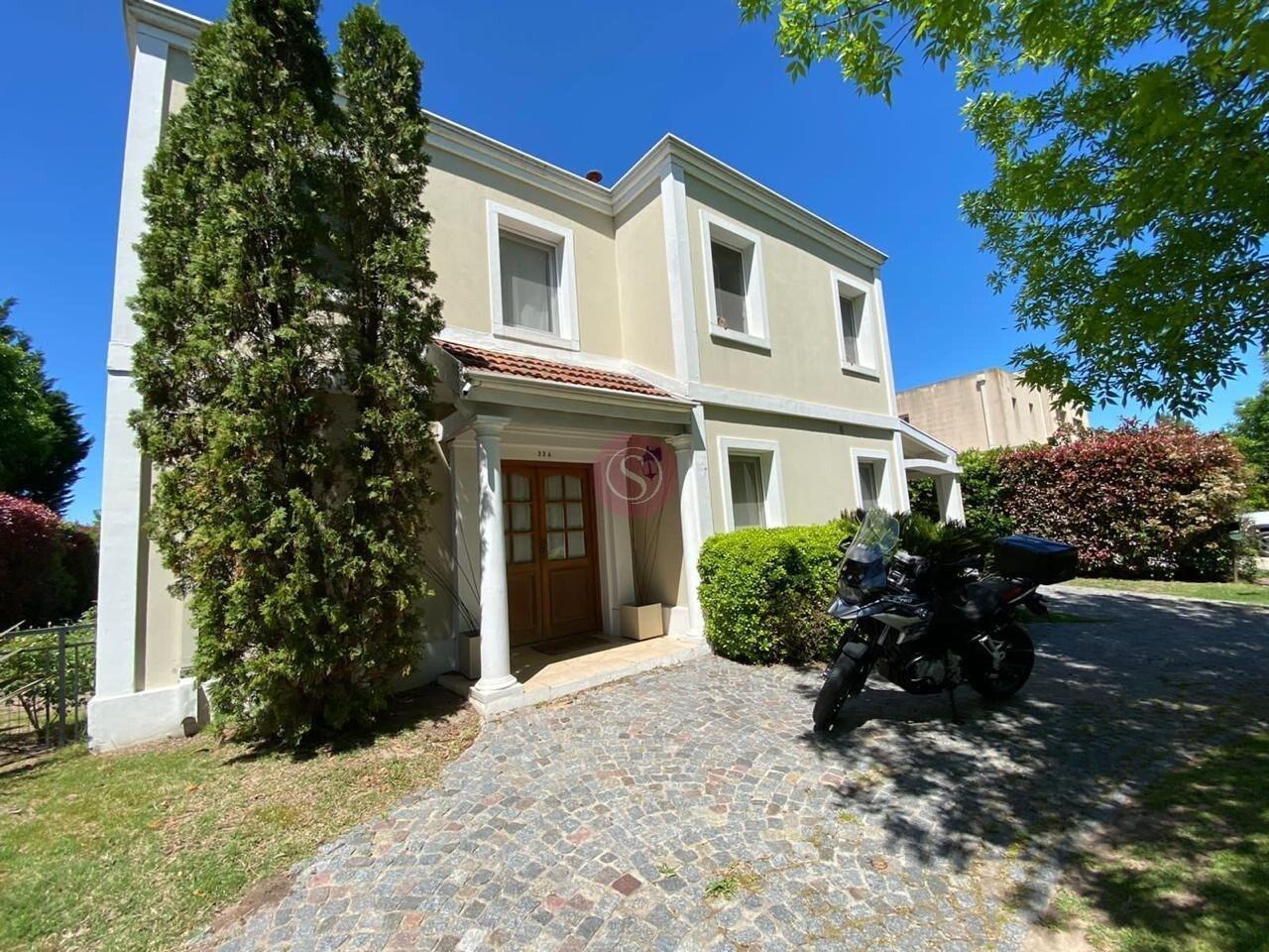 Casa Chalet en Venta en Los Jazmines, Pilar del Este, Pilar
