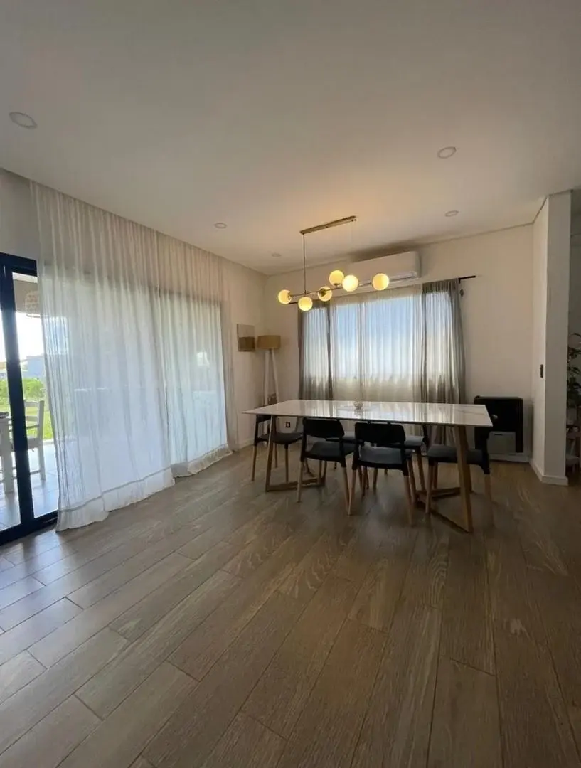 Casa Chalet  en Venta en Santa Lucia, Pilar del Este, Pilar 4