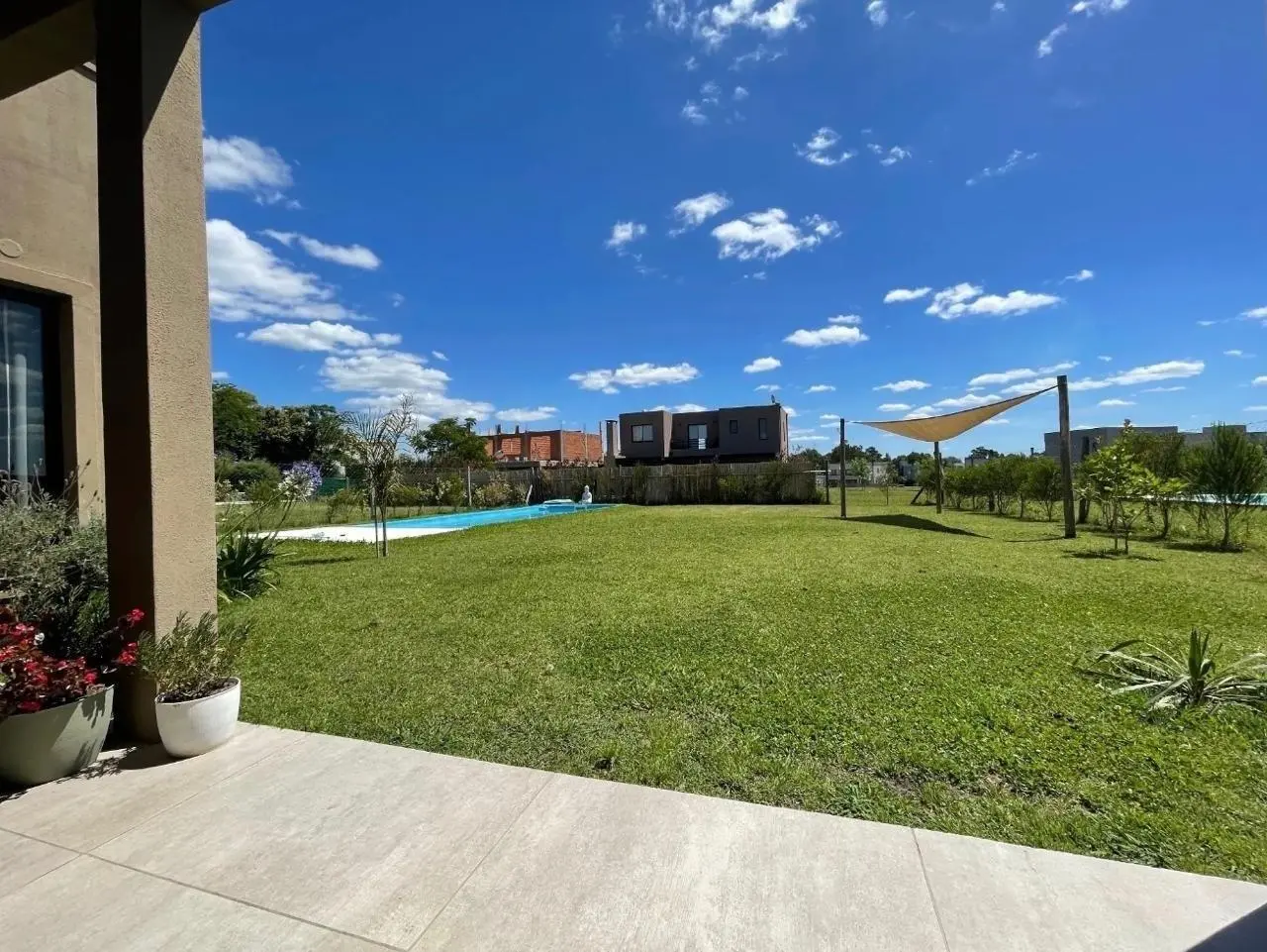 Casa Chalet  en Venta en Santa Lucia, Pilar del Este, Pilar 5