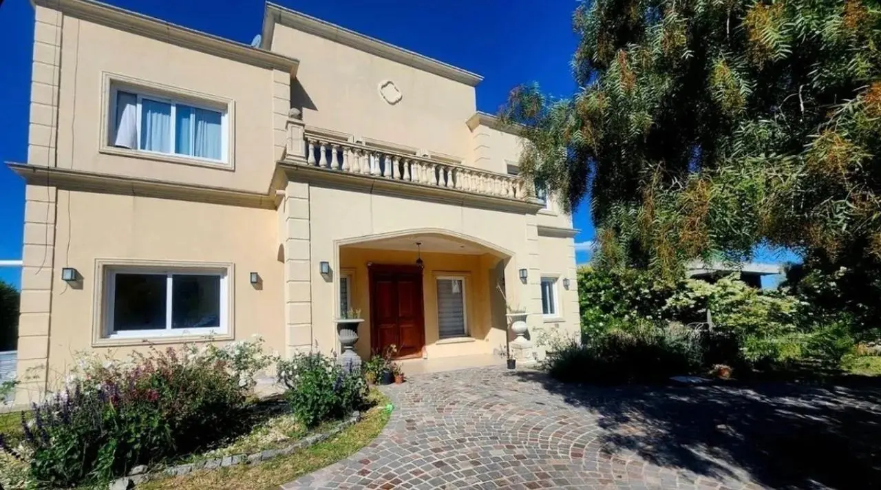 Casa Chalet  en Venta en San Sebastian, Escobar, G.B.A. Zona Norte 2