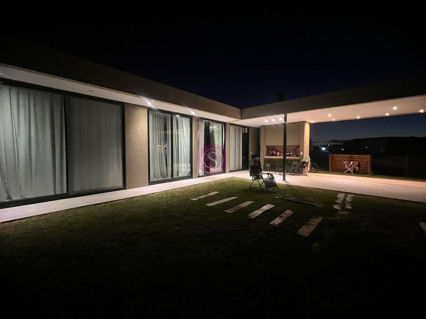 Casa  en Venta en San Ramón, Pilar del Este, Pilar