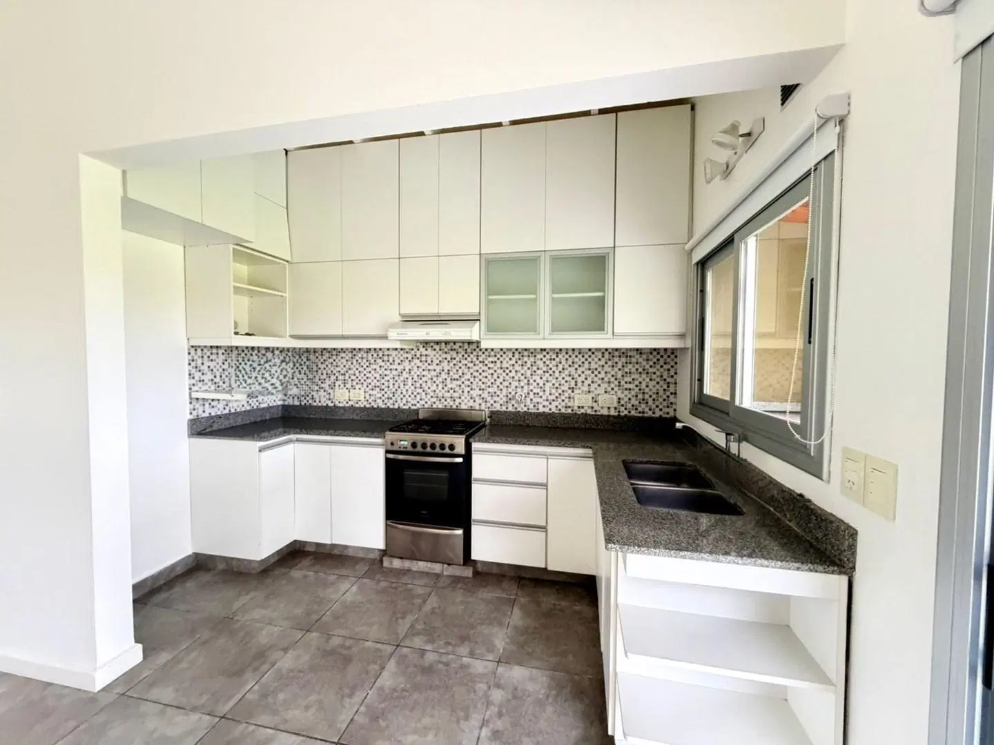 Casa  en Alquiler en San Ramiro, Pilar del Este, Pilar 3