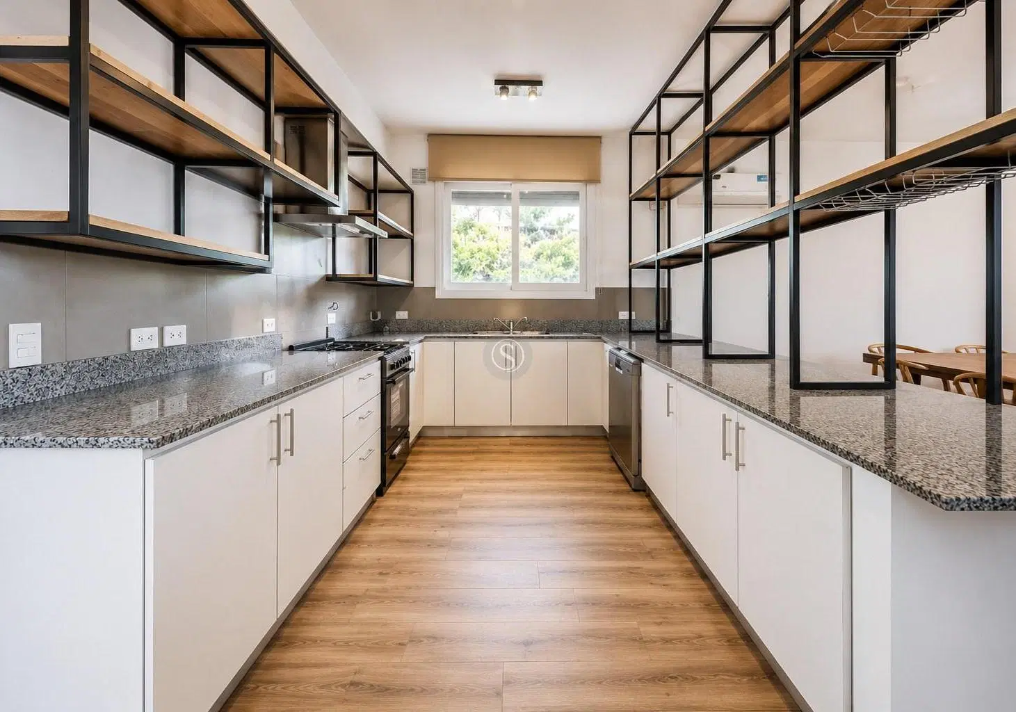 Casa  en Venta en El Cantón, Escobar, G.B.A. Zona Norte a la Laguna. Pileta. Dependencia 4