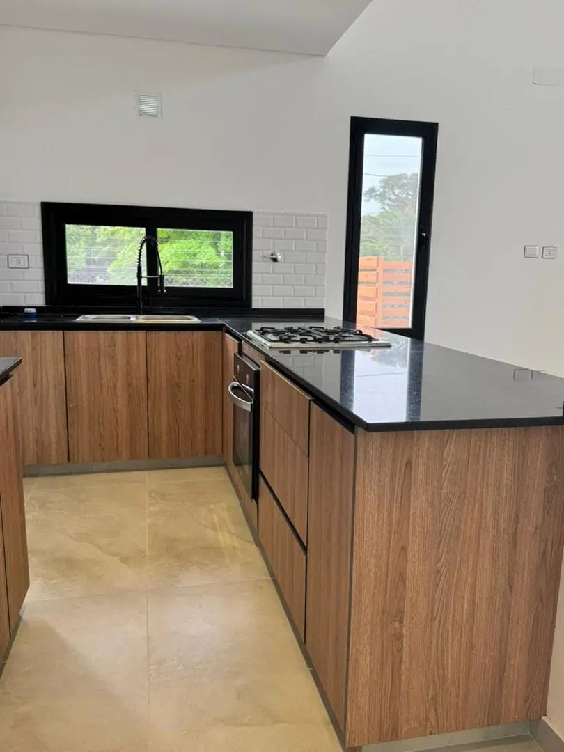 Casa  en Venta en Barrio Santa Elisa, Pilar del Este 2