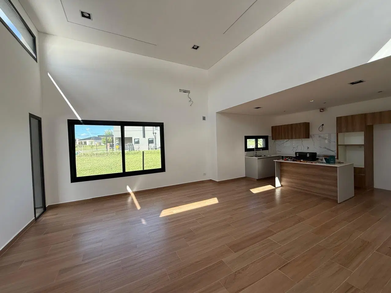 Casa  en Alquiler en Santa Lucia, Pilar del Este, Pilar 3