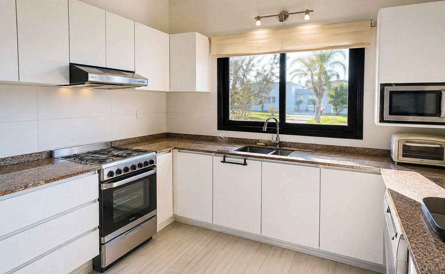 Foto de Casa en Venta en Santa Guadalupe, Pilar del Este, Pilar, imagen 1
