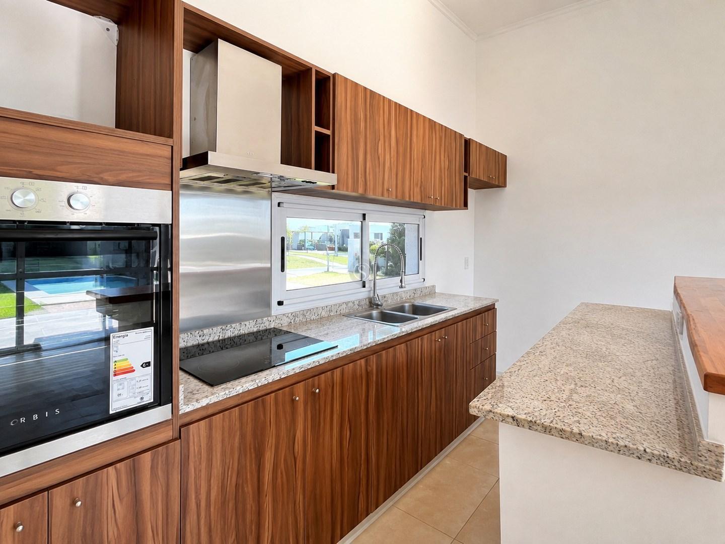 Foto de Casa en Alquiler en San Sebastian, Escobar, G.B.A. Zona Norte, imagen 1