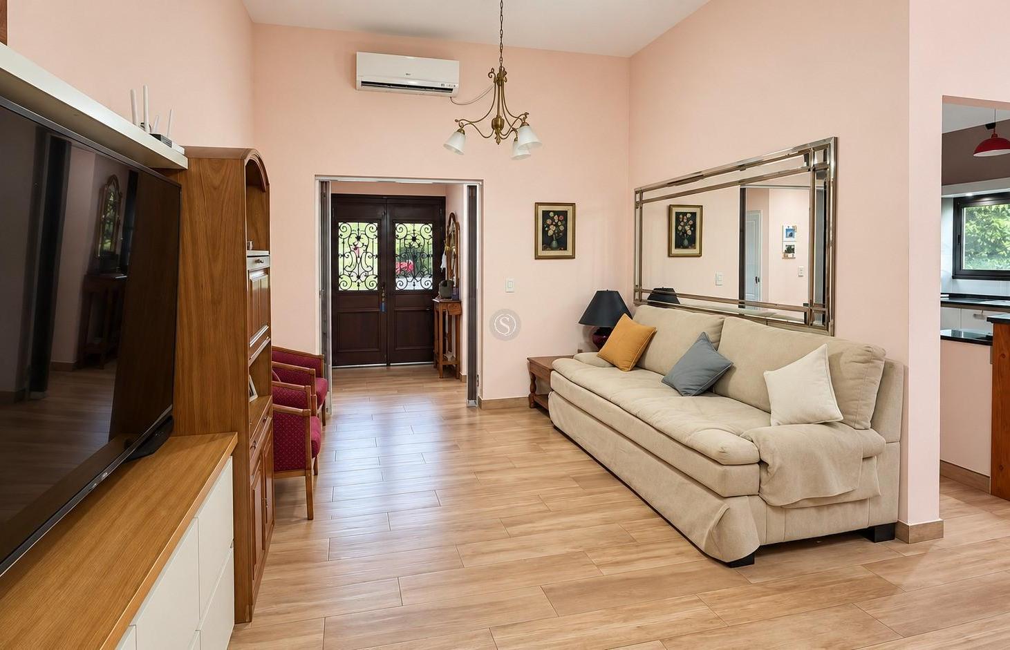 Foto de Casa en Venta en Barrio Santa Guadalupe, Pilar del Este, Pilar, imagen 1