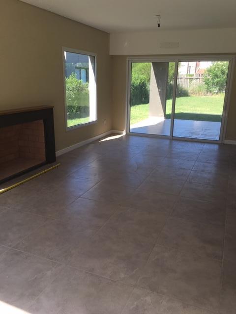 Excelente propiedad a estrenar en lote interno en San Isidro Labrador