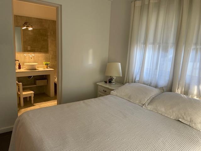 Muy linda casa sobre lote interno en San Isidro Labrador