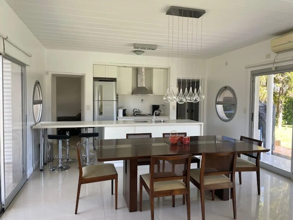 Excelente Casa Sobre Lote a La Laguna en El Barrio San Isidro Labrador 2