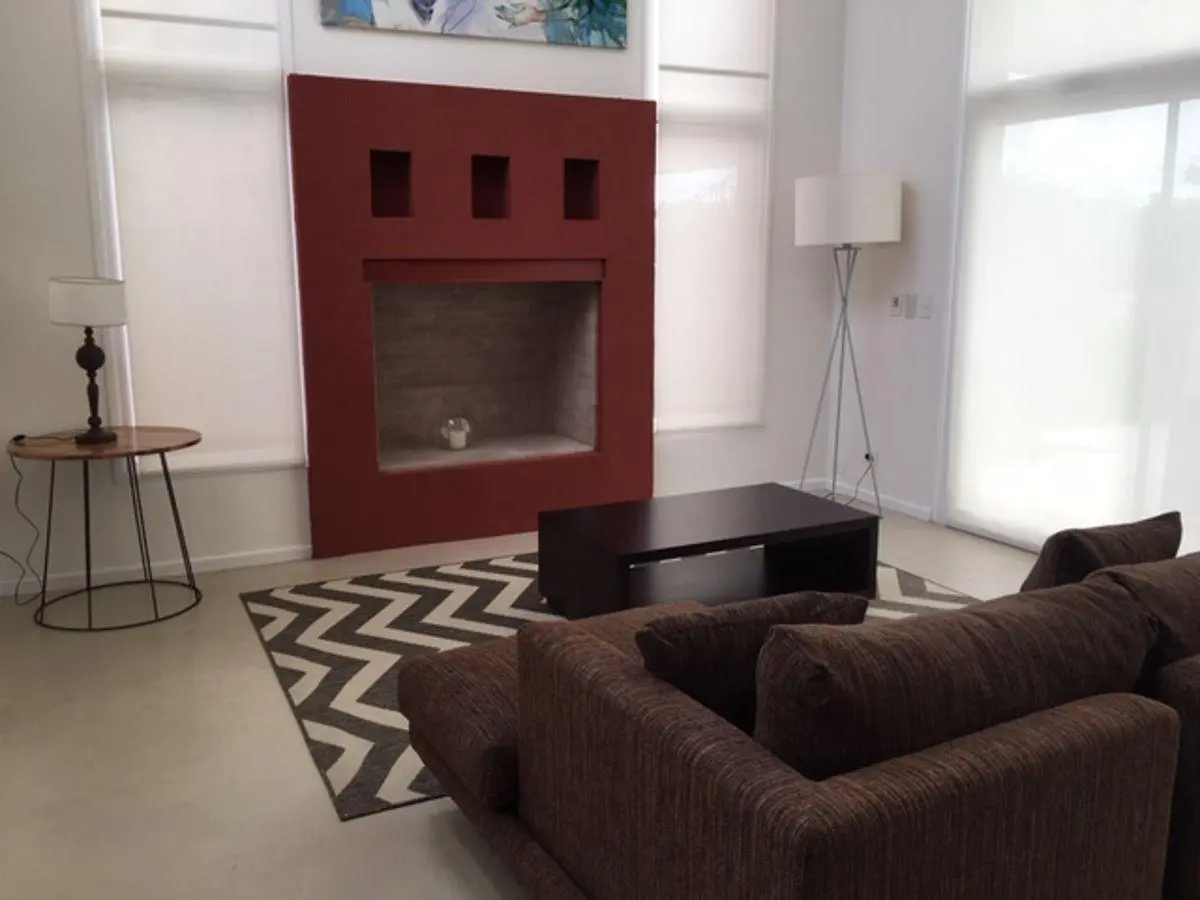 Alquiler con Muebles - Excelente Casa Sobre La Laguna 4