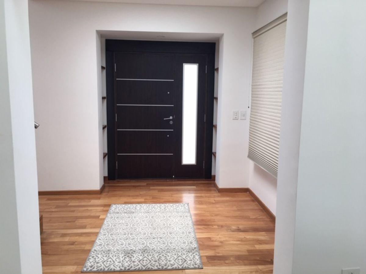 Foto de Alquiler con Muebles - Excelente Casa Sobre La Laguna, imagen 5
