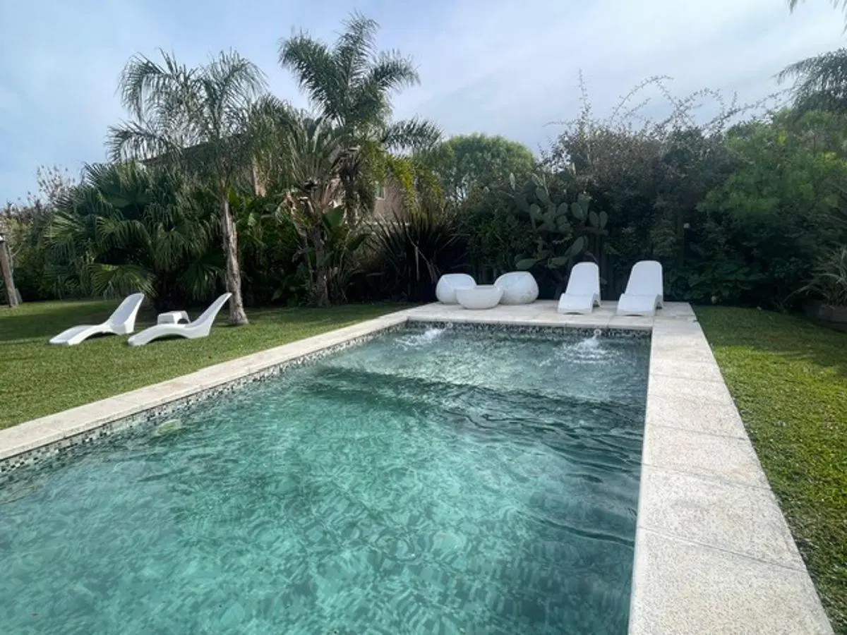 Lindisima casa sobre lote interno 3