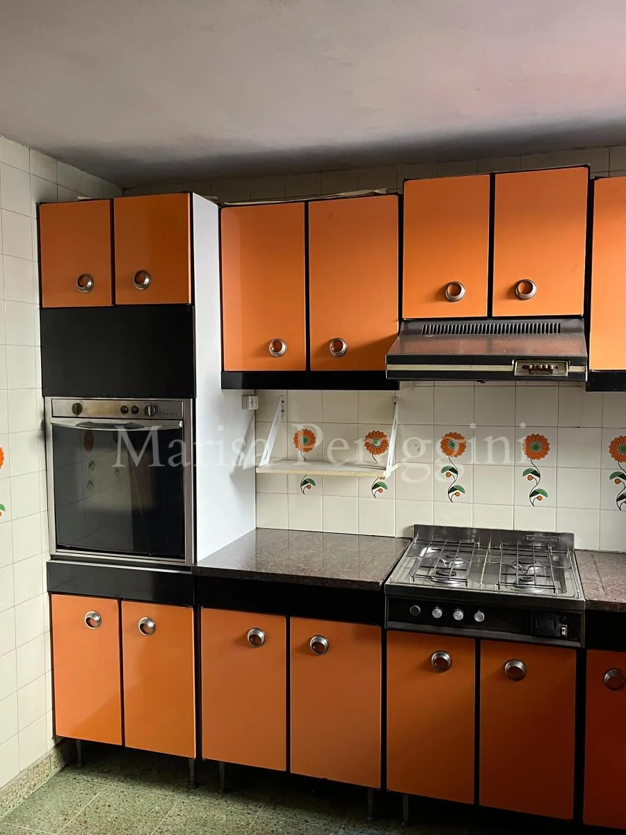CASA 5 AMB. EN VENTA. CON PATIO, LAVADERO CUBIERTO Y TERRAZA. PERMUTA.