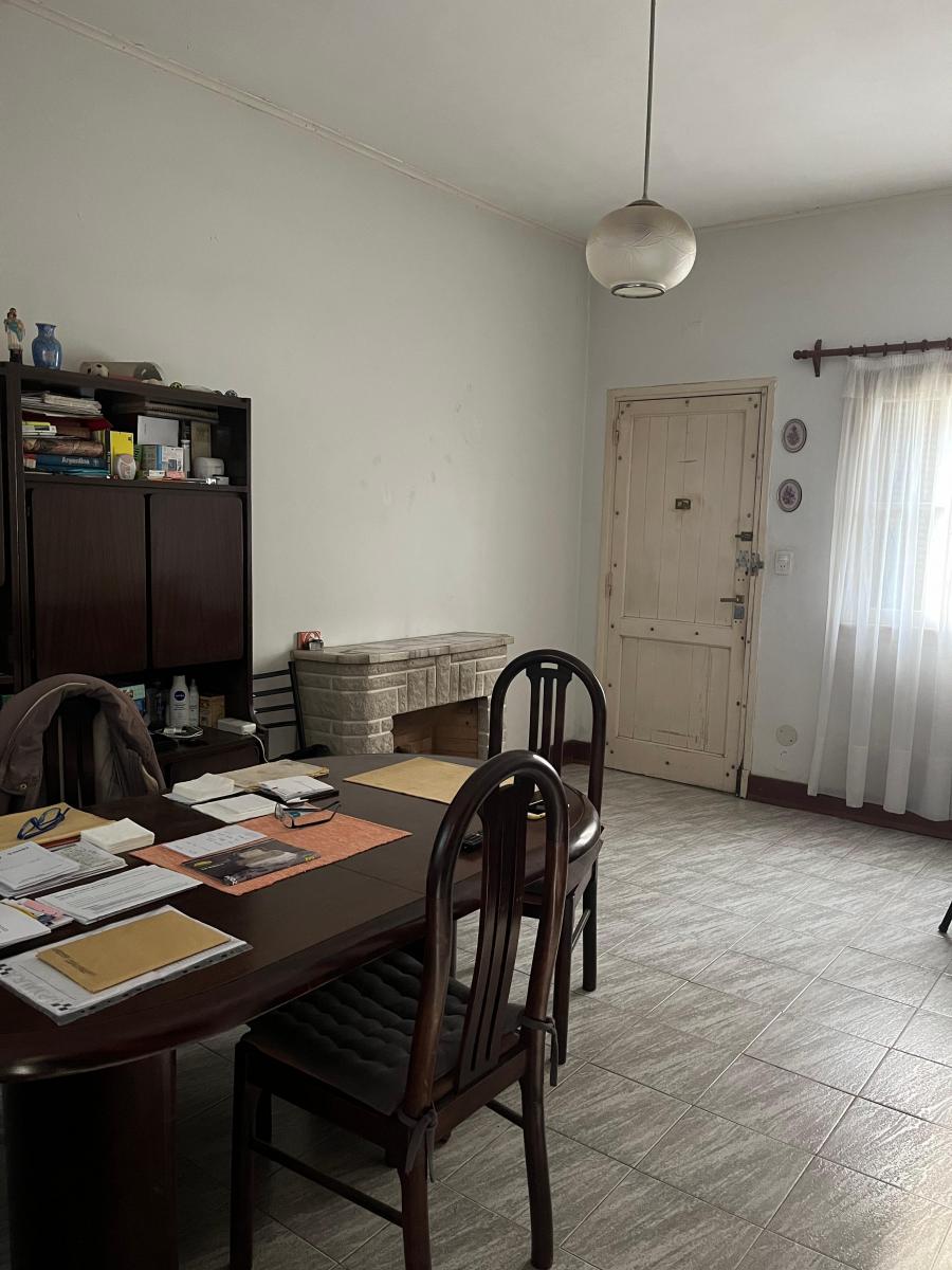 CASA 3 AMB. EN VENTA. SOBRE LOTE PROPIO. ZONA RESIDENCIAL. A REFACCIONAR.