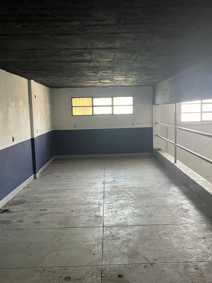 Inmueble en Block. en Venta. Galpon y 5 Dptos. 2 Amb. Ideal Rentista. 3