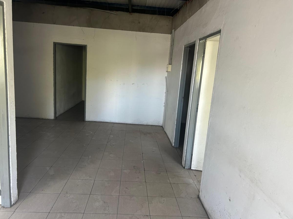 Local Deposito Galpon en Venta Varios Destinos. 950 m. Vivienda en Planta Alta 4