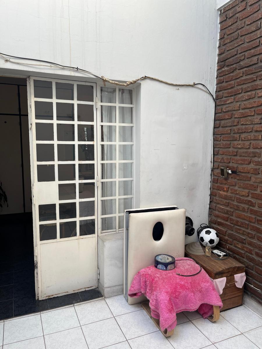 CASA 4 AMB. EN VENTA. CON COCHERA Y BALCON AL FRENTE. ZONA RESIDENCIAL.