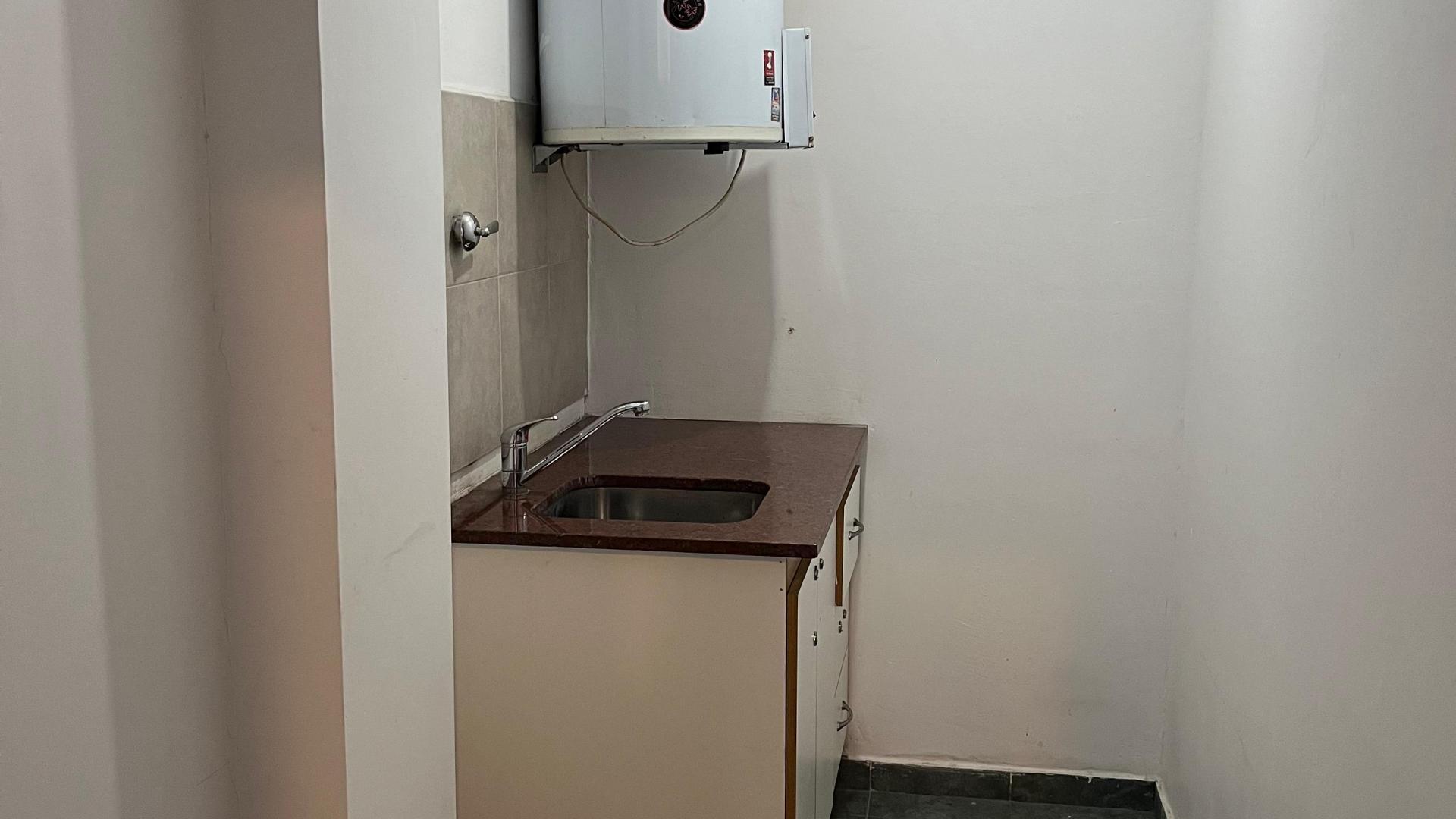 Foto de MONOAMBIENTE EN ALQUILER. APTO PROFESIONAL EXCLUSIVAMENTE. SIN EXPENSAS, imagen 2