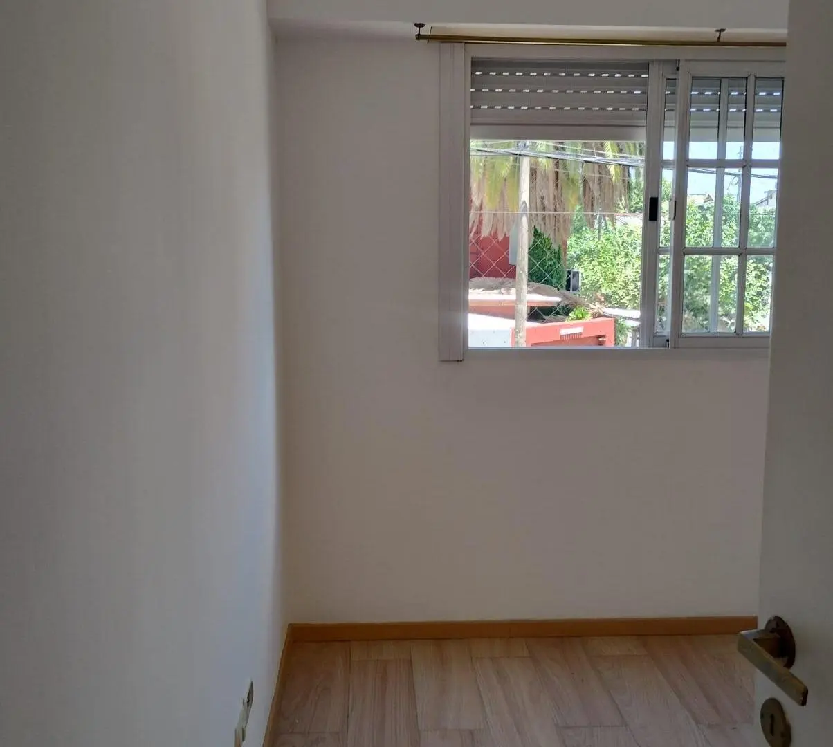 DPTO 2 AMB. EN ALQUILER. AL FRENTE CON BALCON. 3