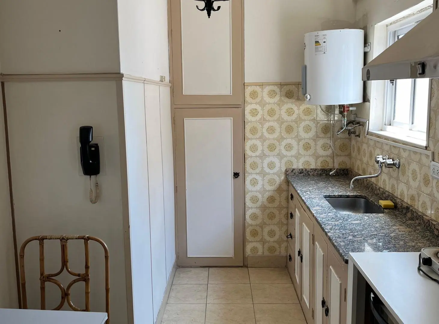 DPTO. 2 AMB. EN VENTA Y ALQUILER. CENTRICO. CON COCHERA INCLUIDA Y BALCON. RAMOS MEJIA 2