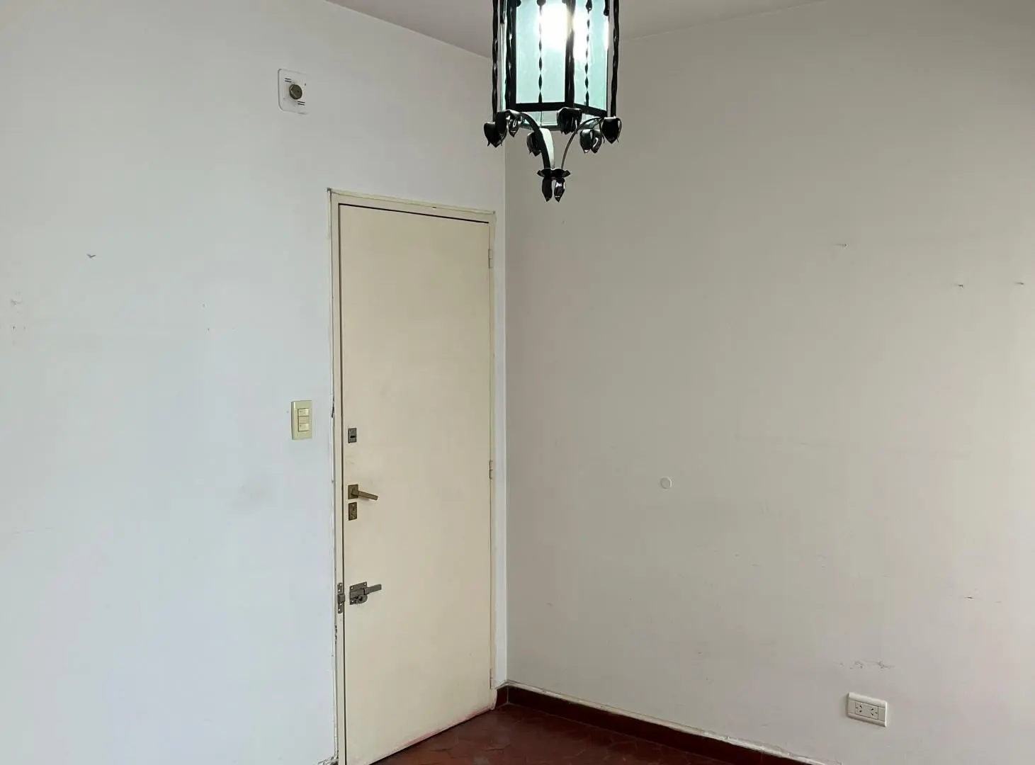 DPTO. 2 AMB. EN VENTA Y ALQUILER. CENTRICO. CON COCHERA INCLUIDA Y BALCON. RAMOS MEJIA 1