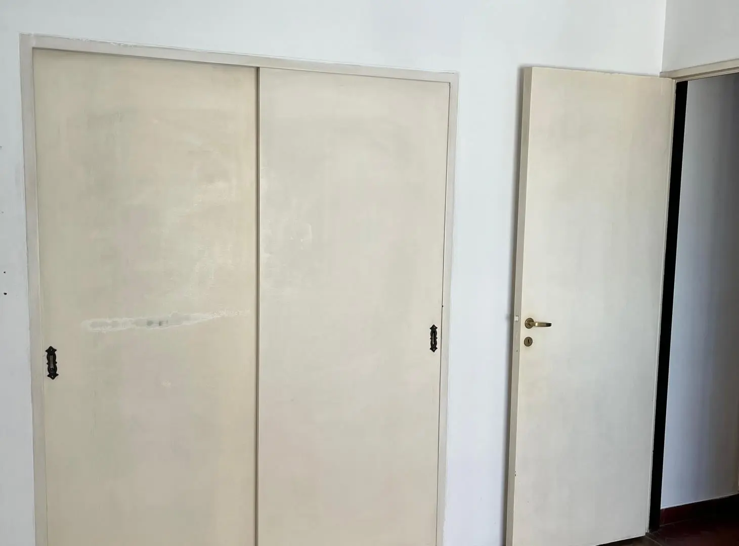 DPTO. 2 AMB. EN VENTA Y ALQUILER. CENTRICO. CON COCHERA INCLUIDA Y BALCON. RAMOS MEJIA 8