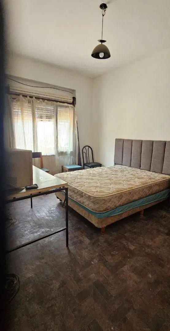 CASA 3 AMB. EN VENTA. CON JARDIN Y FONDO LIBRE. ENTRADA DE AUTO PASANTE. APTA CRÉDITO BANCARIO. 2