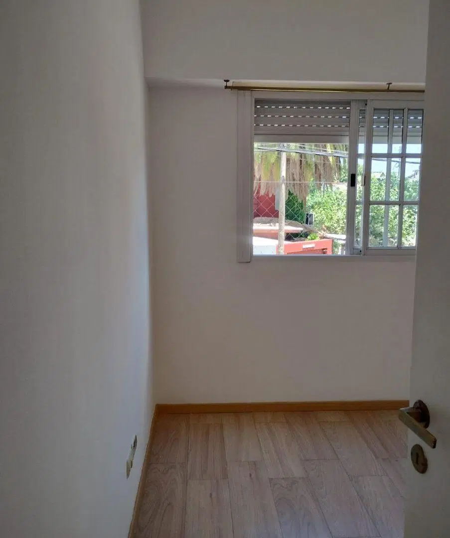 DEPTO. 2 AMB. EN VENTA. AL FRENTE CON BALCÓN. RAMOS MEJÍA 5